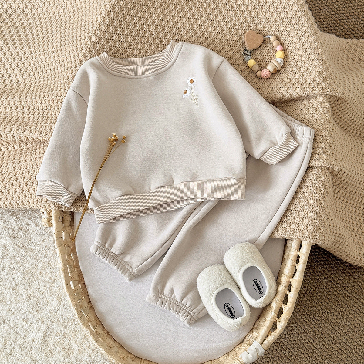 Sweatshirt casual suit with chrysanthemum embroidery two-piece set