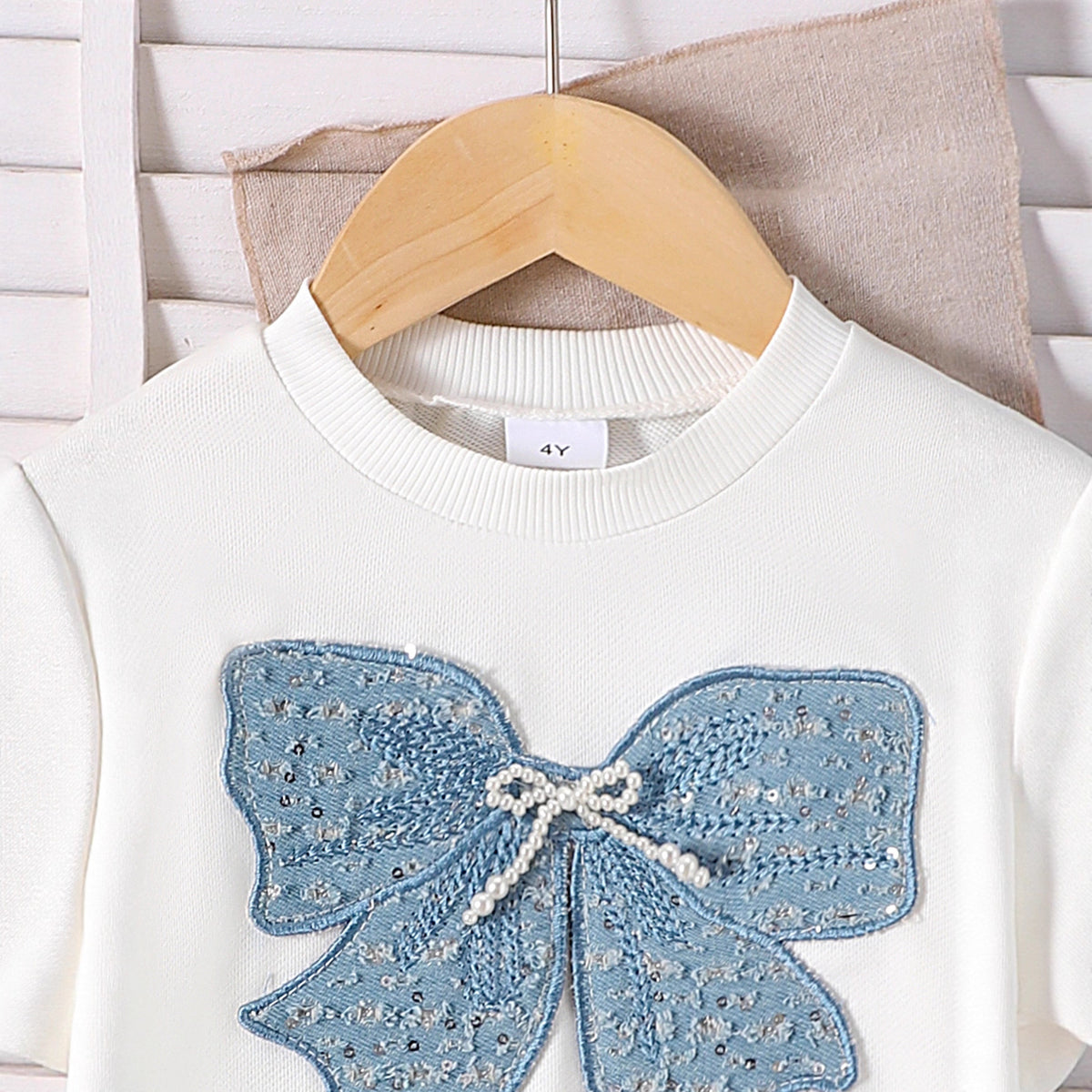Two piece set of long sleeved sweatshirt with pleated denim skirt