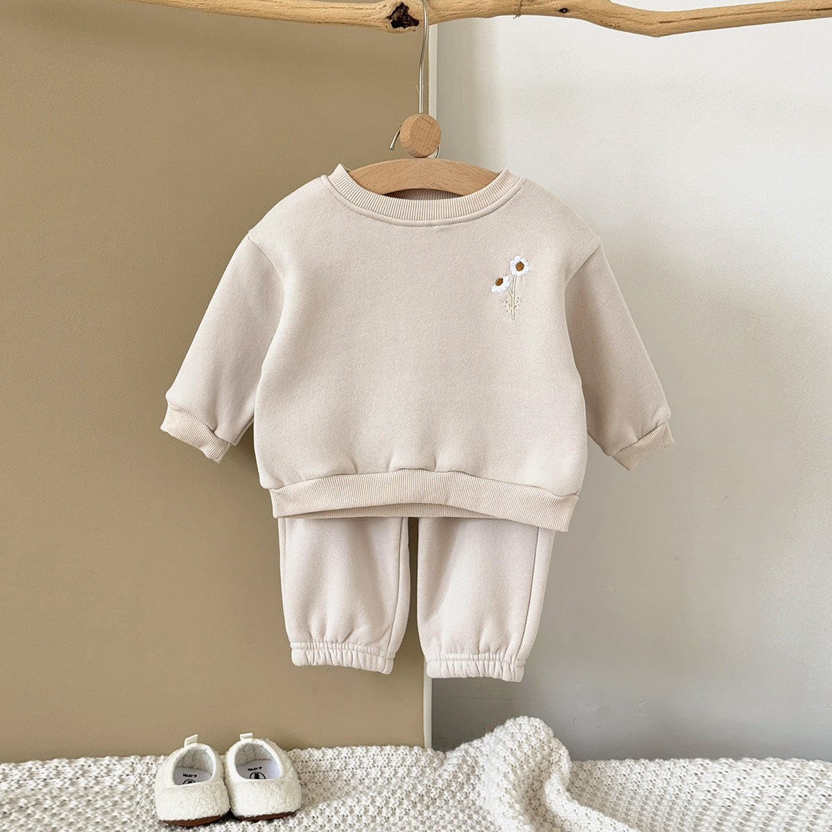 Sweatshirt casual suit with chrysanthemum embroidery two-piece set