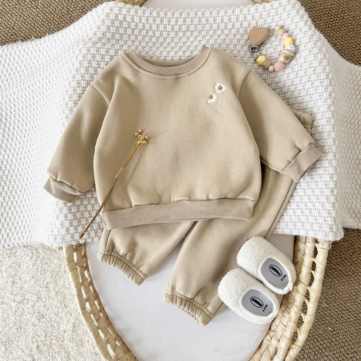 Sweatshirt casual suit with chrysanthemum embroidery two-piece set